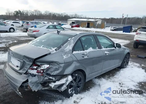 2009 Mercedes-Benz C 300 Luxury 4Matic/Sport 4Matic из США, поврежденный, VIN WDDGF81X59F219091